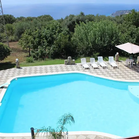 Royal Free Parking 3*