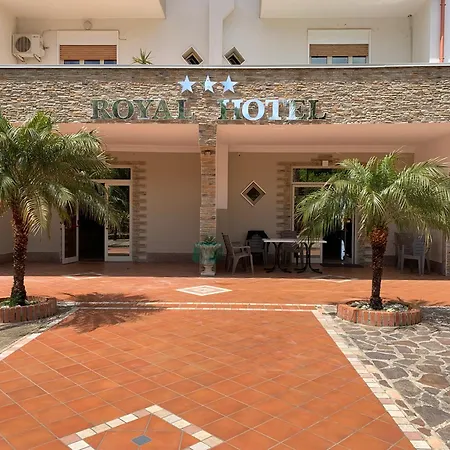 酒店 Royal Free Parking 3*
