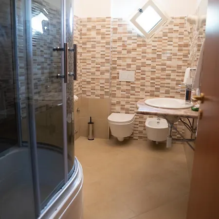 Royal Free Parking Hotel 3*